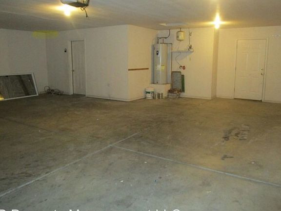 3rd image of 3092 Daytona Ave