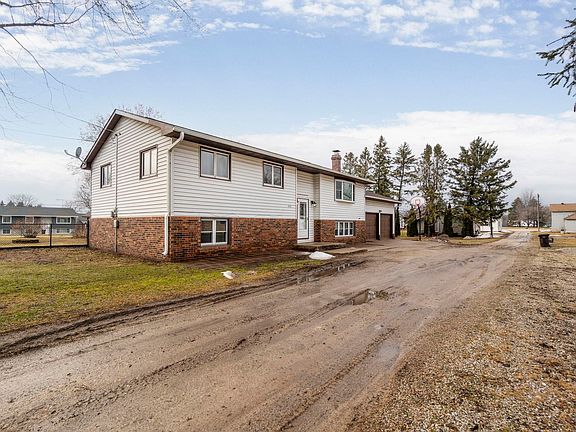 2nd image of 426 Ash St