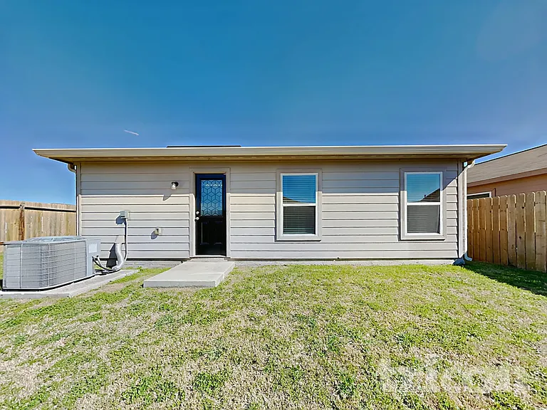 1404 Breanna Ln — Photo 16