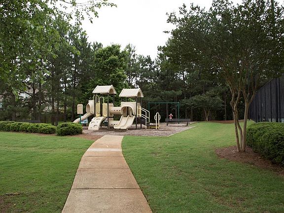 4th image of 111 Mill Creek Dr