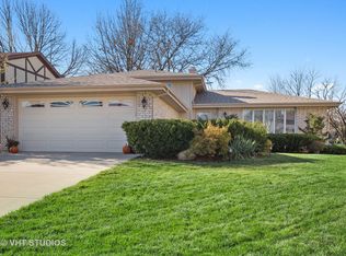 1124 N Honey Hill Rd, Addison, IL 60101