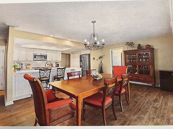3rd image of 2672 Countryclub Dr