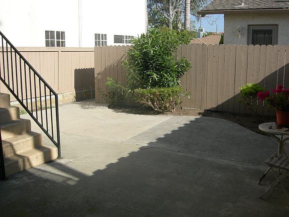 2nd image of 218 Knoxville Ave APT B