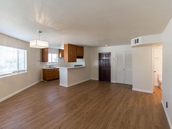 4th image of 510 S Adams St #12