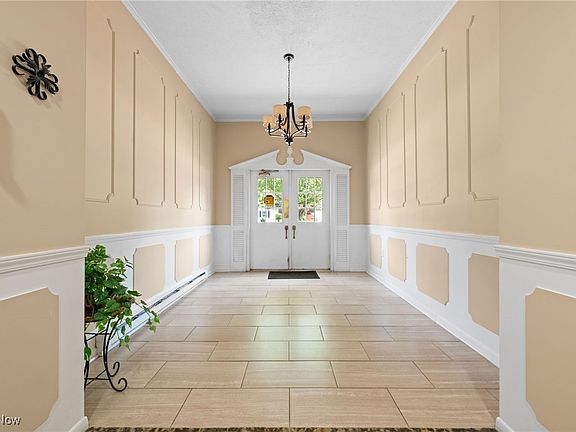 4th image of 17 Meadowlawn Dr Unit 3