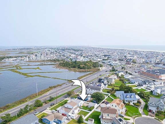 5th image of 18 Roosevelt Blvd