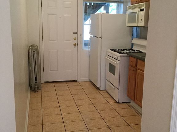 3rd image of 1338 1/2 W Argyle St APT 3S
