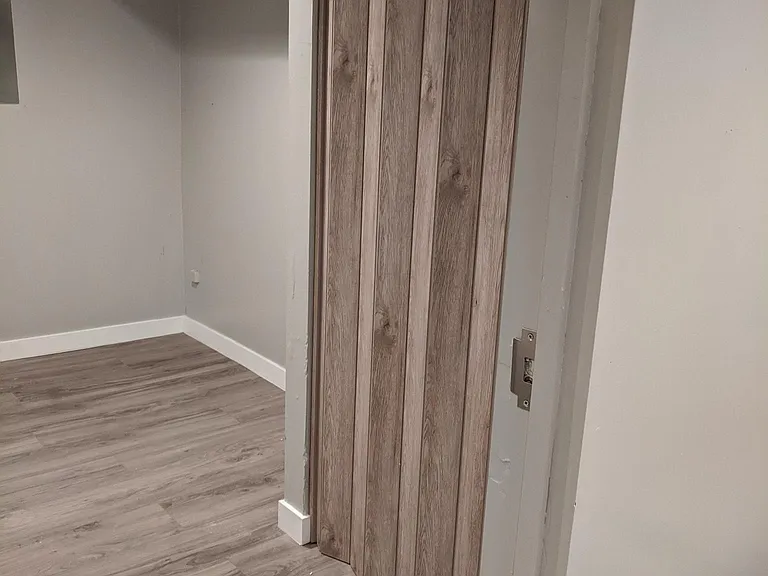 Basement (non-conforming) bedroom #4