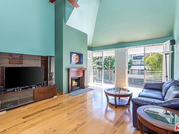 3rd image of 1129 Larrabee St APT 7