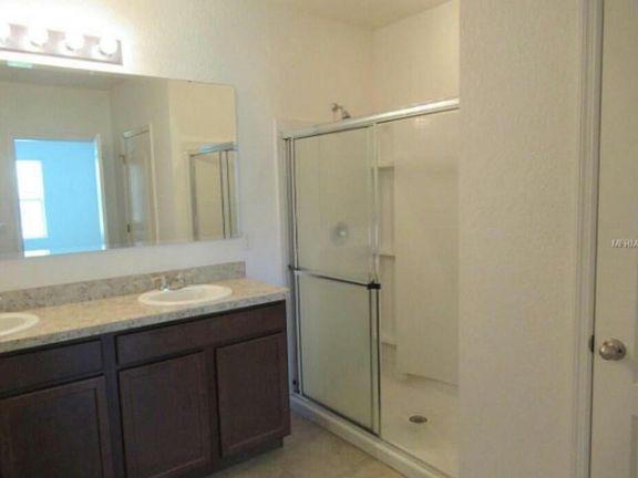 4th image of 16619 Broadford Ln