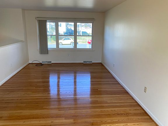 2nd image of 2100 Bainbridge Dr