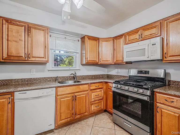 71 Pinewood Dr — Photo 6
