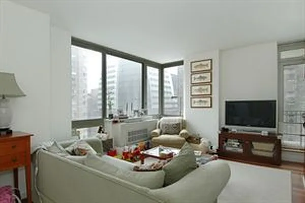Rented by Douglas Elliman | media 22