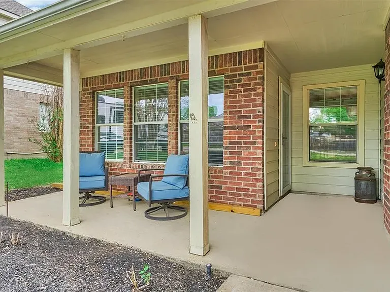 306 Moonwalk St — Photo 2