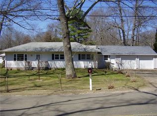 1 W Shore Dr, Clinton, CT 06413