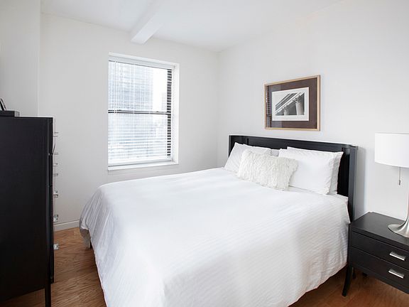 5th image of 150 W 51st St APT 1107