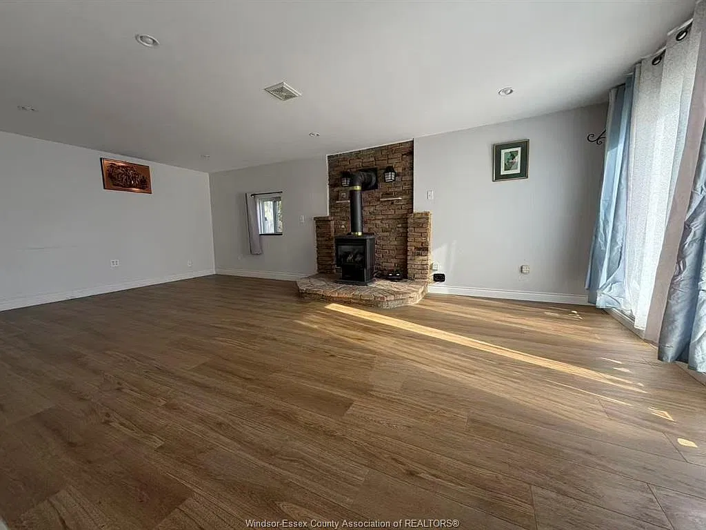 3 bed, $2,300 — Photo 3