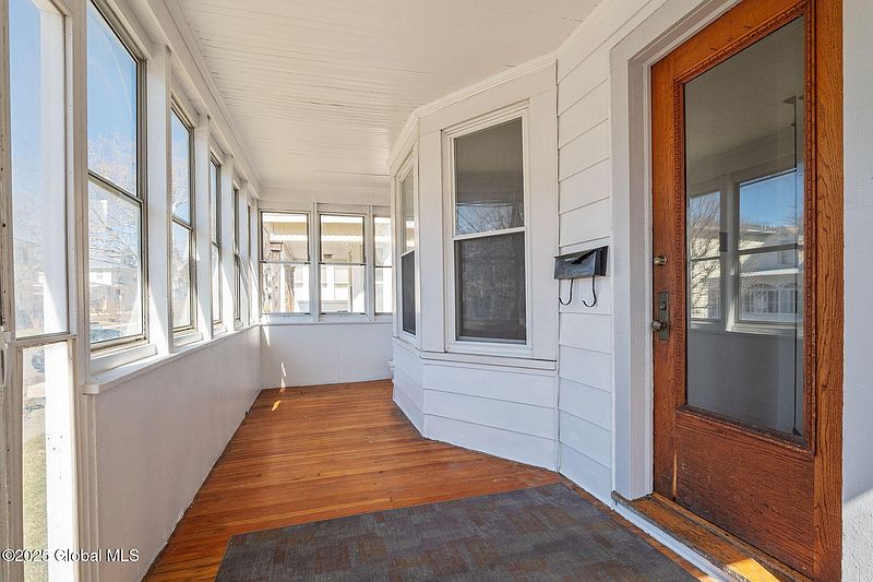 5th image of 10 Hampton Street