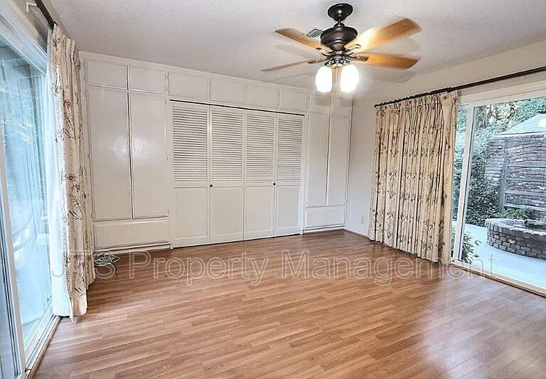 1060 Sand Bar Cir — Photo 44