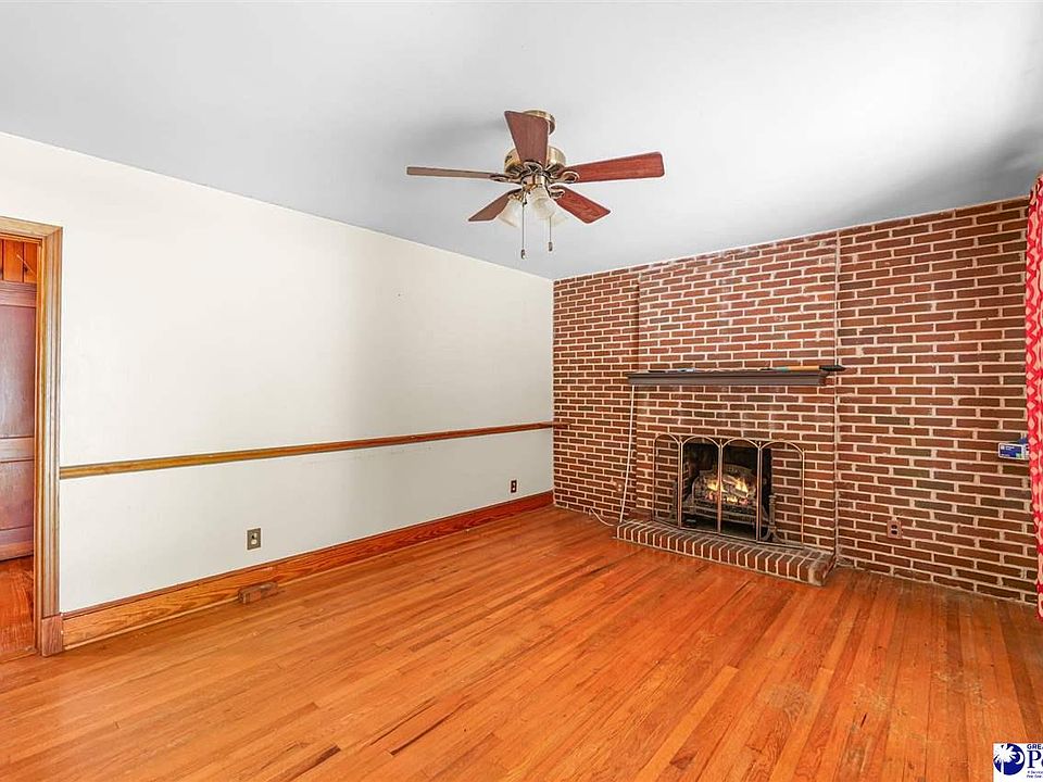 4th image of 619 Saluda Dr