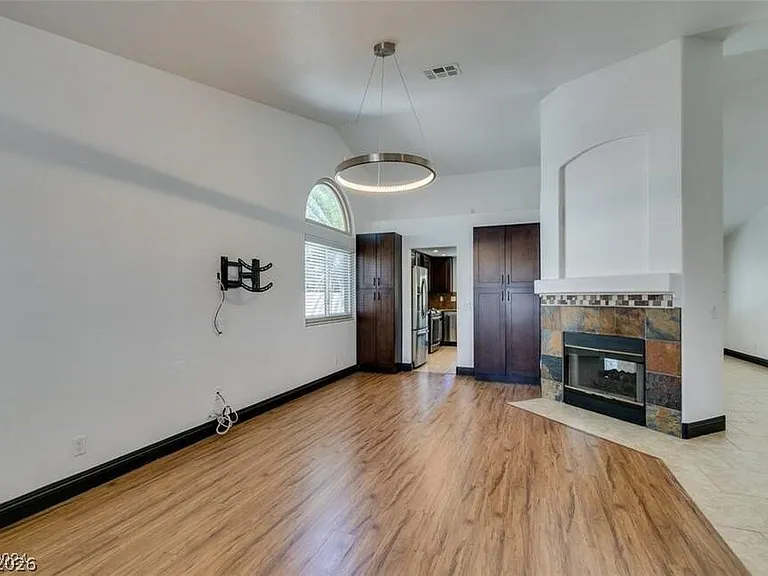 240 Honeywood St — Photo 6