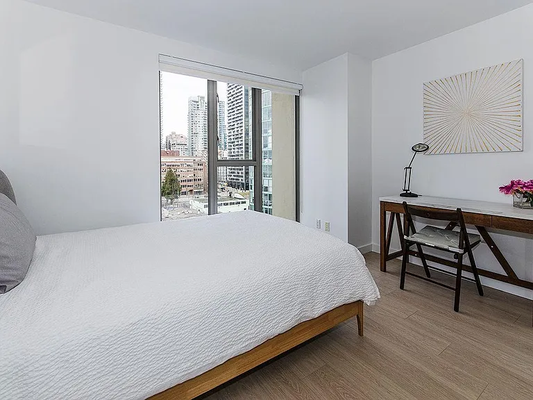 1000 Beach Ave #1305 — Photo 18