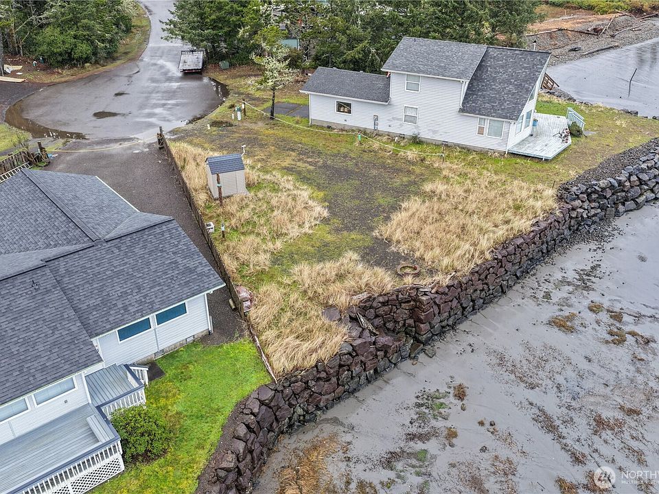1st image of 742 Penninsula Court SE