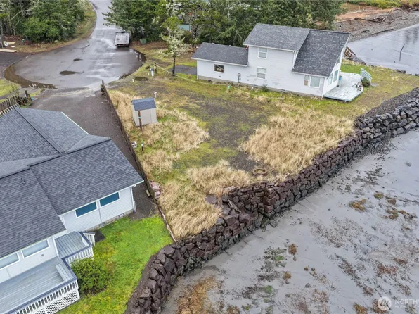 742 Penninsula Court SE, Ocean Shores, WA 98569