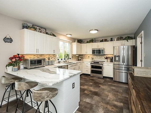 3rd image of 16704 Hickory Crest Dr