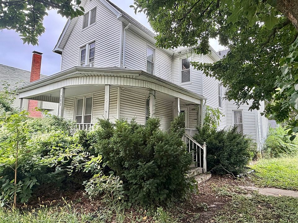 1st image of 203 W Locust St