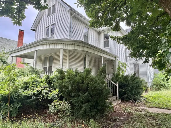 203 W Locust St, Canton, IL 61520