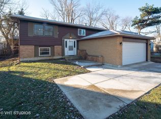 26W461 Geneva Rd, Wheaton, IL 60187