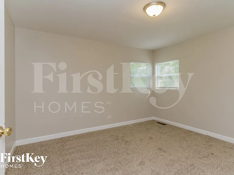 484 Talala St — Photo 9