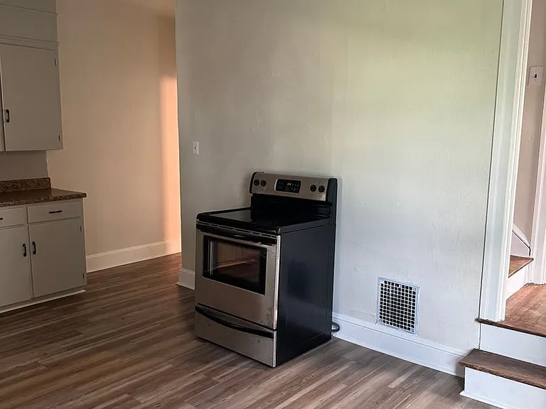 216-218 Westside Ave — Photo 10