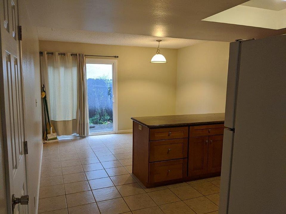 Kitchen/Dining/outdoor Patio