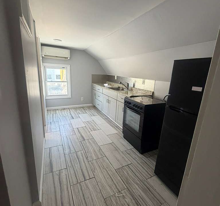 1st image of 639 S 10th St #1