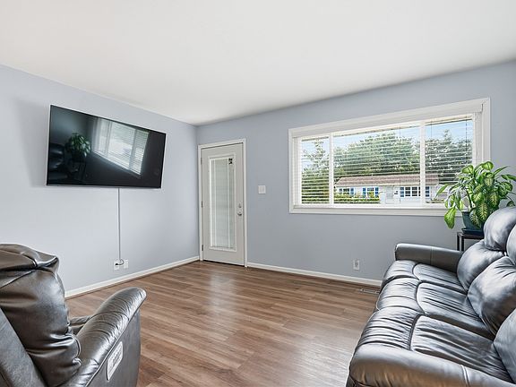 4th image of 310 Peace Ave NW