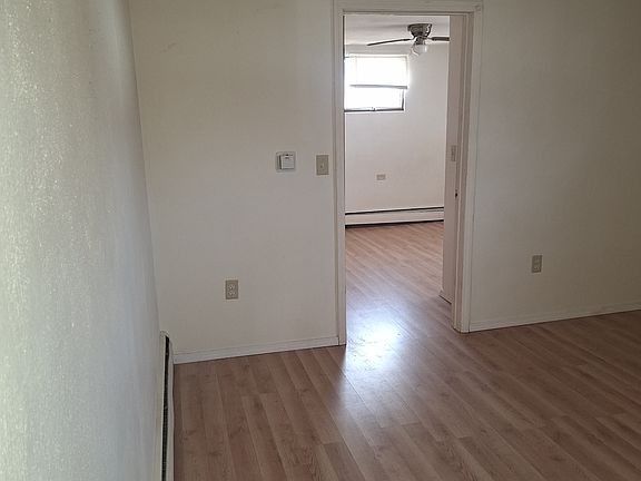 4th image of 604 W 2nd St #1