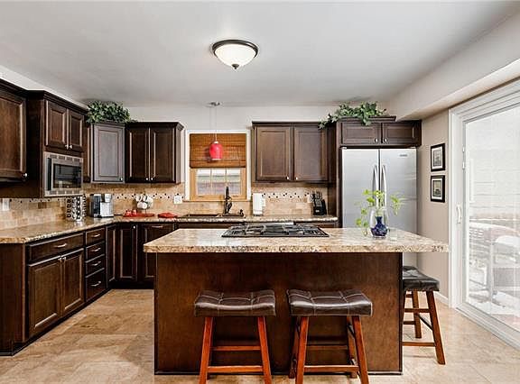 4th image of 9637 Dearborn St