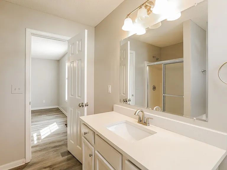 600 Sheffield Ct — Photo 11