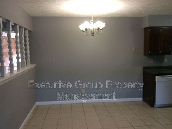 3rd image of 365-11 Elmwood Dr