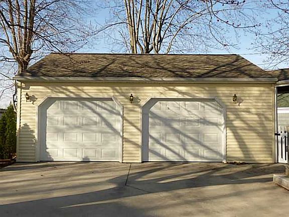 2nd image of 308 Oxford Dr