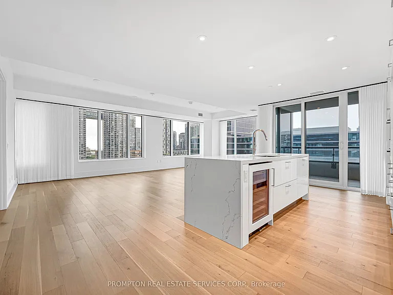 455 Wellington St W #908 — Photo 11