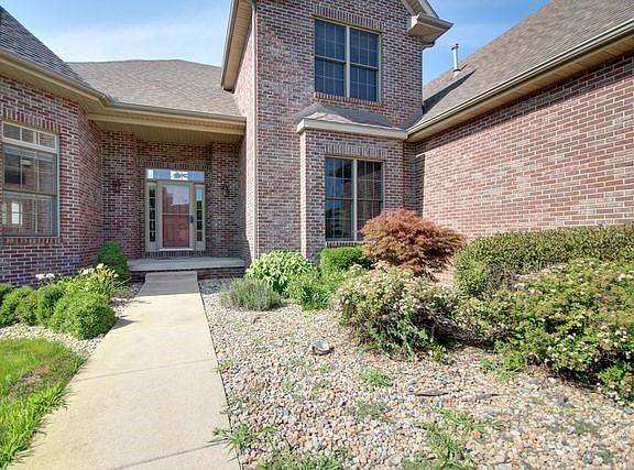 3rd image of 20 Long Grove Dr