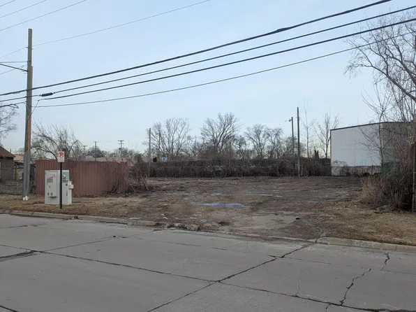 1120 Grove St, Wyandotte, MI 48192