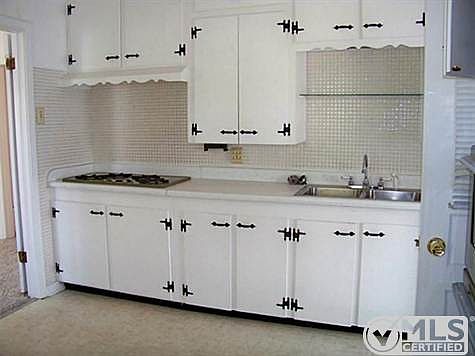 3rd image of 3133 Bonnie Brae Ave