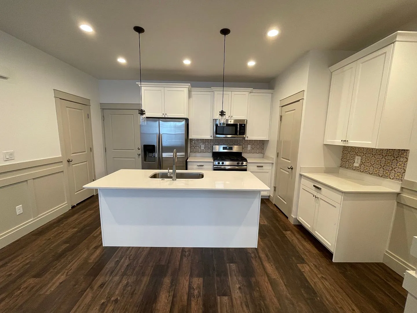 Beautiful 3 Bedroom townhome In North Salt Lake — Photo 3