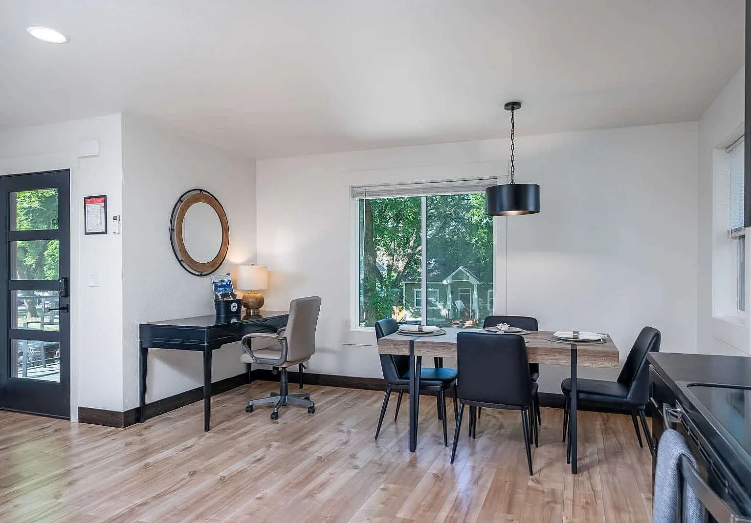2 bed, 2.0 bath, 930 sqft, $2,200 — Photo 4