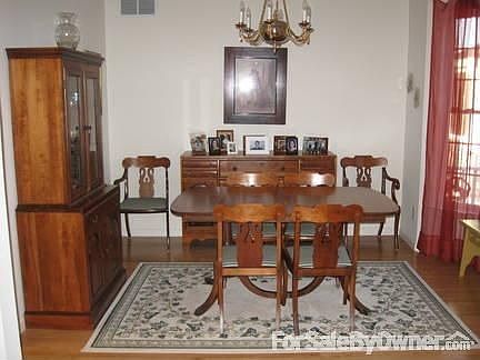 4th image of 95 Glade Cir W