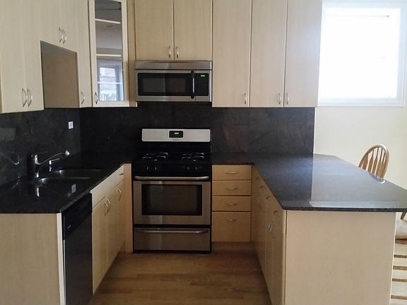 4th image of 2537 W Superior St #1